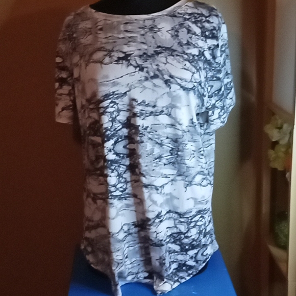 Silver black grey marbled t-shirt - Picture 5 of 8